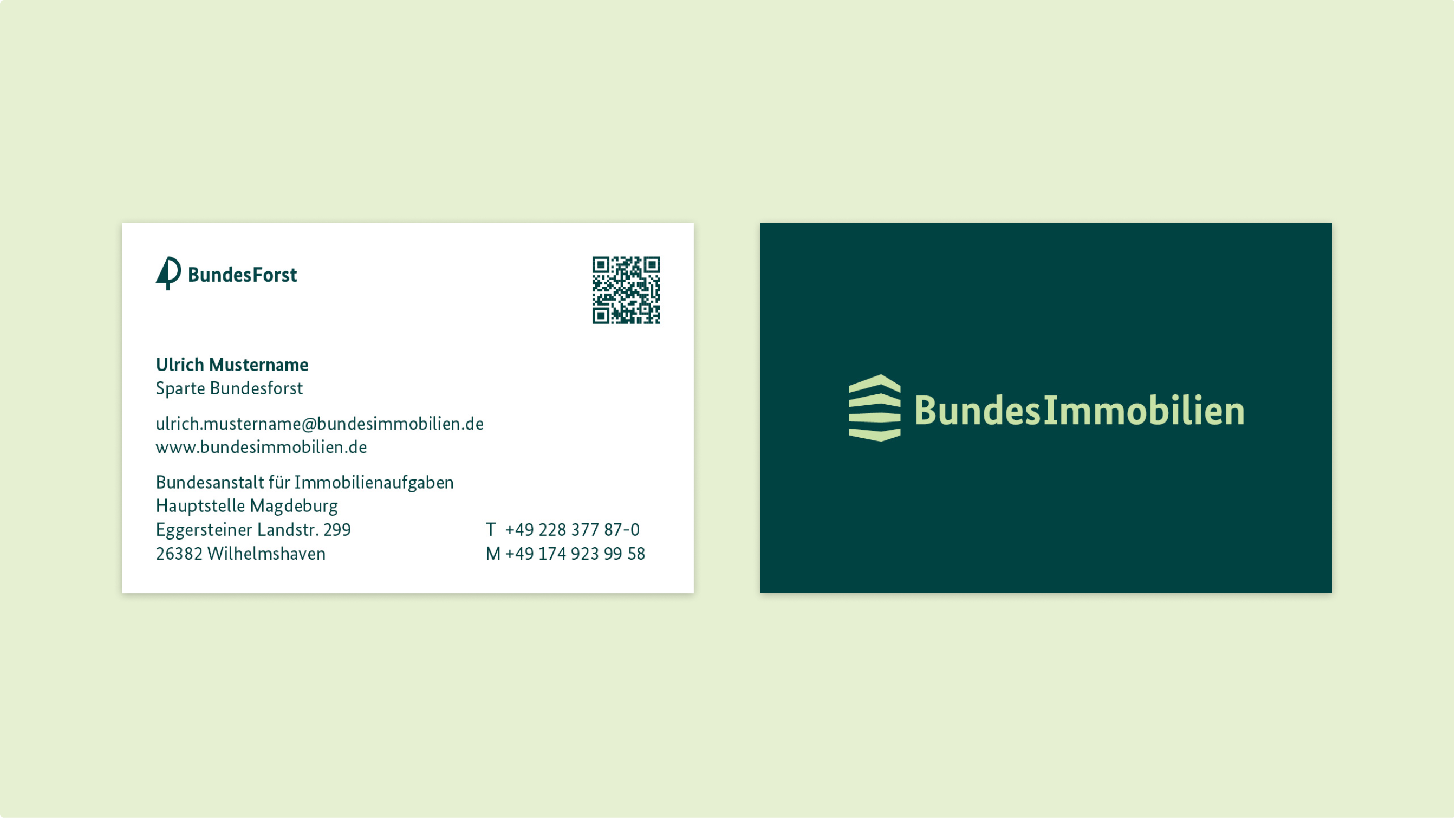 Vorder- und Rückseite einer Visitenkarte. Links Logo, Kontaktdaten und QR-Code auf weißem, rechts das Logo der Bundesimmobilien auf dunkelgrünem Hintergrund.